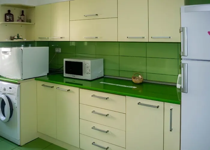 Lara * كونستانتا